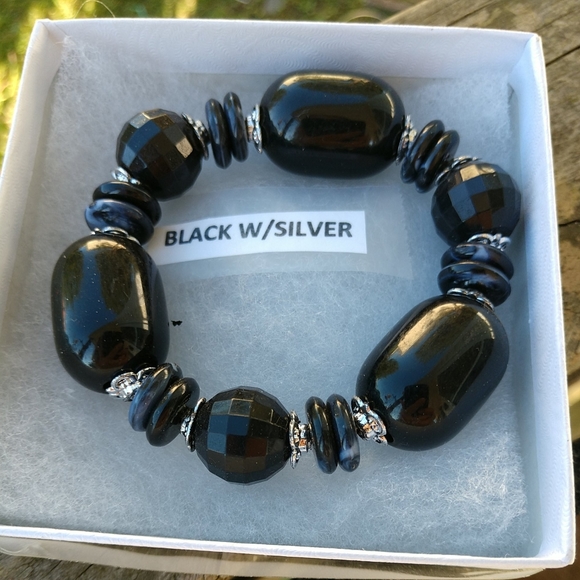 3/$15.🩸Bracelet with Black Art Acrylic Beads No Metal - Picture 4 of 8